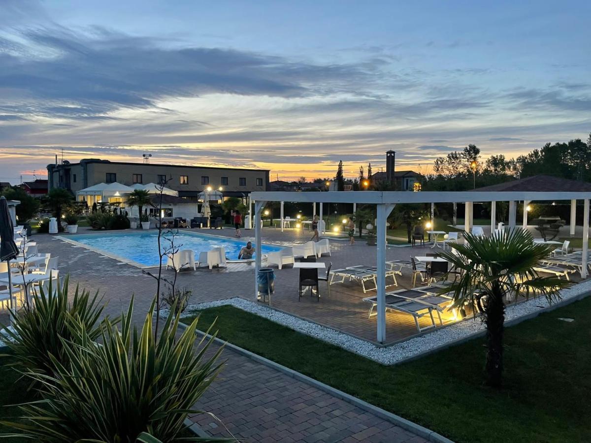 Hotel Bussana Porto Tolle Exterior foto